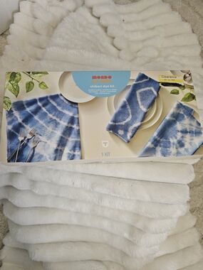 Mondo Llama Shibori Dye Kit - Blue Tie-Dye Napkins